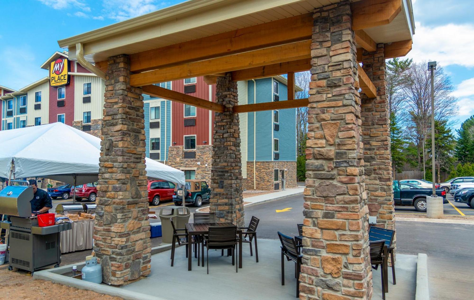 My Place Hotel-Marquette, Mi Exterior photo